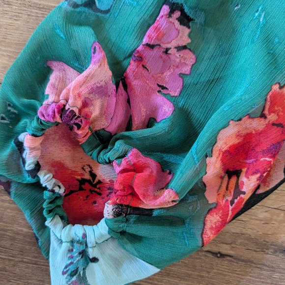 Green Floral Tie-Neck Women’s Dress - Picture 10 of 11